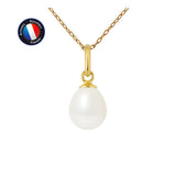 Le Pendentif Perlinea ORÉA est composé d'une perle de culture blanche de 7 à 8 mm sur or jaune. Sur fond blanc, le logo bleu "Artisan Bijoutier Français" en haut à gauche évoque le luxe français authentique.
