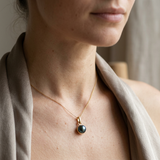 Pendentif en or jaune et perle de culture black Tahiti