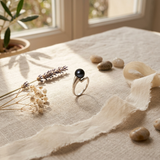 Bague SERENITY | Or Blanc & Perles de Culture Black Tahiti