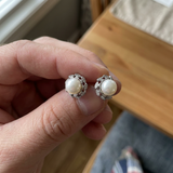Boucles d'Oreilles COROLLE | Perles Blanches