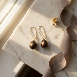 Boucles d'Oreilles TEHANI | Or Jaune & Perles de Culture Poire Chocolat