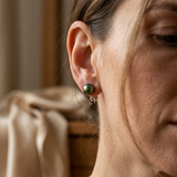 Boucle d'Oreilles Bouton AYA | Or Blanc & Perles de Culture Vertes