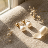 Boucles d'oreilles ABI | Or Jaune & Perles de Cultures Blanches