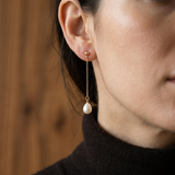 Boucles d'oreilles pendantes LOLITA | Or Jaune & Perles Blanches