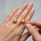 Boucle d'Oreilles Bouton AYA | Or Jaune & Perles de Culture Dorées