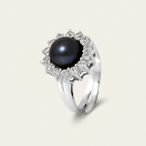 Bague argent 925 réglable avec perle noire entourée de zircons blancs sertis.