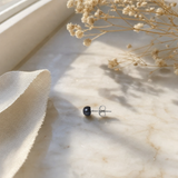 Boucle d'oreille bouton argent 925 avec perle de culture noire de Tahiti 6/7mm.