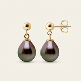 Boucles d'oreilles or jaune 9 carats avec perles de Tahiti noires en forme de goutte.