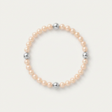 Bracelet perles d'eau douce roses et billes en argent 925 sur fond neutre.