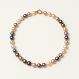 Collier de perles multicolores 6/7 mm monté sur or jaune 9 carats avec fermoir anneau.