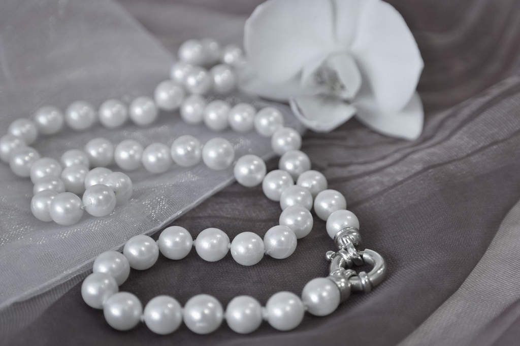 Quels sont les avantages de porter des bijoux en perles ?