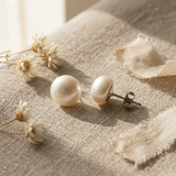 Puces d'oreilles NOELYSE | Or Blanc & Perles Blanches