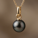 Pendentif en or jaune et perle de culture black Tahiti