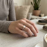 Bague CASSIOPÉE | Or Blanc, Diamants & Perle de Culture Blanche