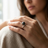 Bague LYSANDRA | Or Blanc & Perle de Culture Black Tahiti
