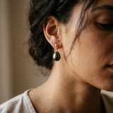 Boucle d'Oreilles MINÉA | Or Jaune & Perles de Culture Black Tahiti