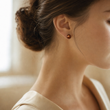 Boucle d'Oreilles Bouton AYA | Or Blanc & Perles de Culture Chocolat
