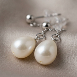 Boucles d'oreilles pendantes LOLITA | Or blanc & Perles Blanches