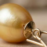 Boucles d'Oreilles TEHANI | Or Jaune & Perles de Culture Poire Dorée