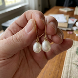 Boucles d'Oreilles TEHANI | Or Jaune & Perles de Culture Poire Blanches