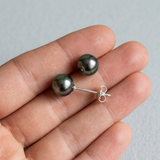 Boucle d'Oreilles Bouton AYA | Or Blanc & Perles de Tahiti