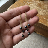 Boucles d'oreilles pendantes FAHINIA | Or Jaune & Perles de Culture Black Tahiti