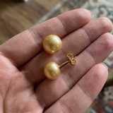 Boucle d'Oreilles Bouton AYA | Or Jaune & Perles de Culture Dorées