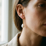 Boucles d'Oreilles TEHANI | Or Jaune & Perles de Culture Poire Blanches