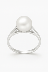 Bague solitaire en or blanc 9 carats sertie d'une perle de culture blanche ronde 8/9mm.