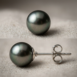 Boucles d'oreilles bouton en argent 925 avec perles de Tahiti grises, vue recto et profil avec fermoir.