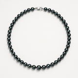 Collier de perles noires 5/6 mm sur argent 925 avec fermoir mousqueton argenté.